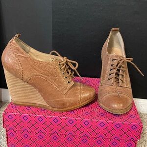 Aldo Leather Wedge Lace Up 37